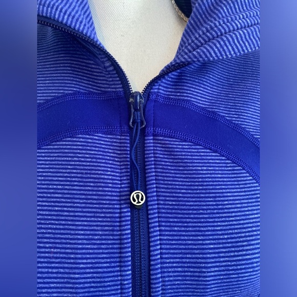 Lululemon In Stride Jacket in Dense Purple / Power Purple Size 6 - Picture 3 of 8